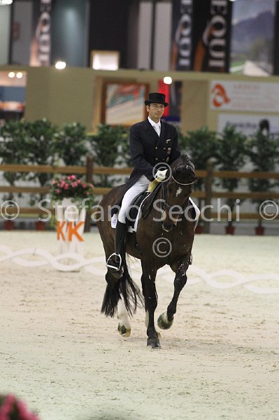 LAUGKS_MEGGLE\'S WELTTALL_MILANO_2011_SS3_9910.jpg